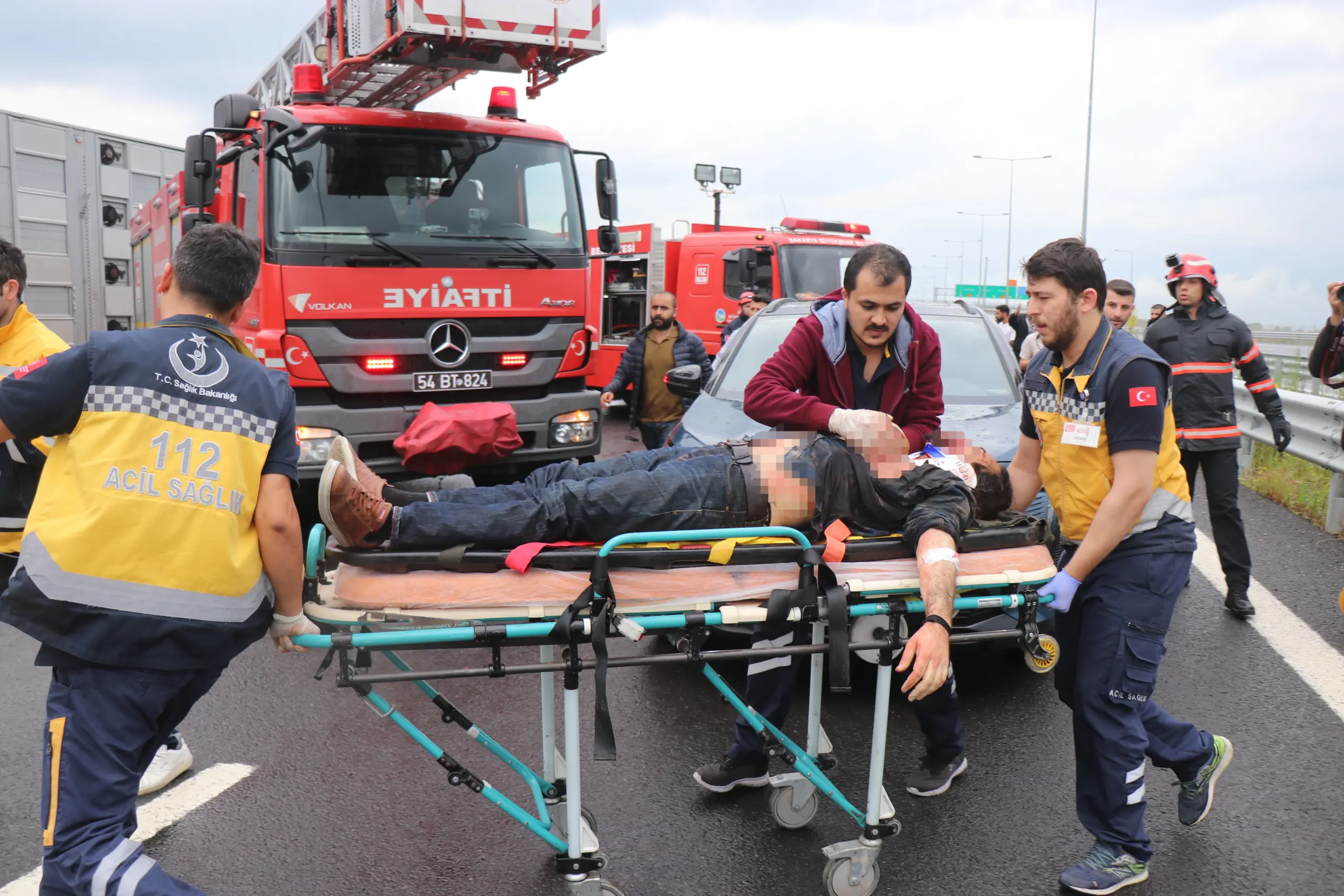 Kuzey Marmara Otoyolu’nda feci kaza 2’si ağır, 3 yaralı
