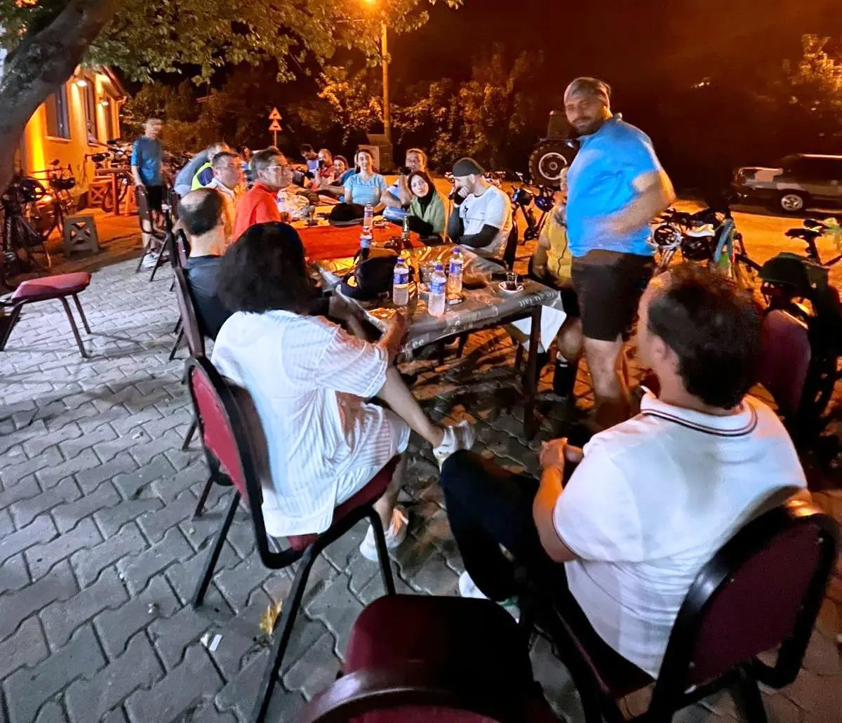 Bisikletliler Derneği üyelerinden Karadere Mahallesi Muhtarı Akıncık' a ziyaret