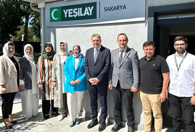 Sakarya Milletvekili Ertuğrul Kocacık'tan Yeşilay Sakarya Şubesine destek ziyareti