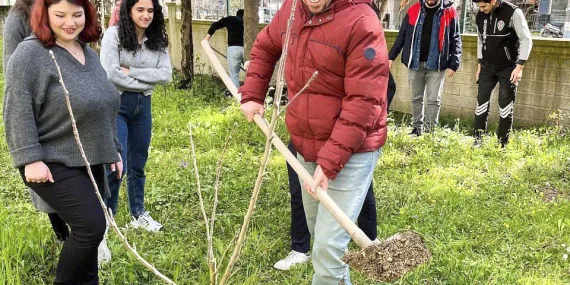 SUBÜ öğrencileri fidanları toprakla buluşturdu