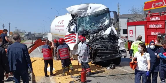 LPG yüklü tanker, park halindeki tahıl yüklü tıra çarptı: 1 ölü, 1 ağır yaralı