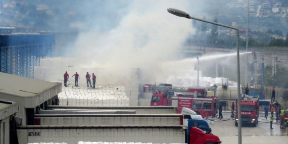 Sakarya’da kağıt fabrikasında korkutan yangın