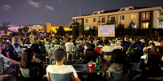 Serdivan’da açık havada sinema keyfi