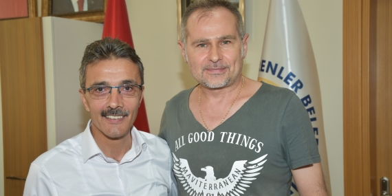 Erenler Belediye Başkanı Şenol Dinç, Ses Sanatçısı Akif Yener’i Belediyede Ağırladı