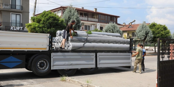 Arifiye Belediye Sentetik Halı Sahasını Yeniliyor.