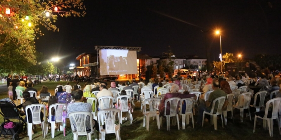 Serdivan Açık Hava Film Gösterimleri Devam Ediyor