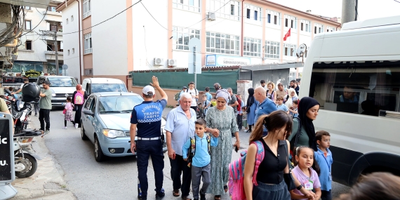 Büyükşehir huzurlu ve güvenli bir eğitim sezonu için görevde: Okul çevrelerinde ‘huzur’ uygulaması