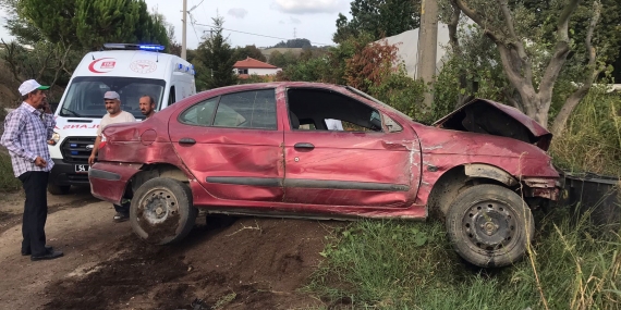 Yoldan çıkan araç fidanlığa uçtu: Sıkışan sürücüyü itfaiye kurtardı