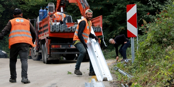 Büyükşehir’den uçurum kenarına çelik bariyerli önlem