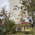 SAKARYA'DA TEK KATLI EVİN ÇATISI ALEVLERE TESLİM OLDU