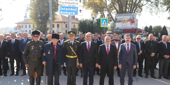 CUMHURİYETİN 101’NCİ YILI HENDEK’TE COŞKUYLA KUTLANDI