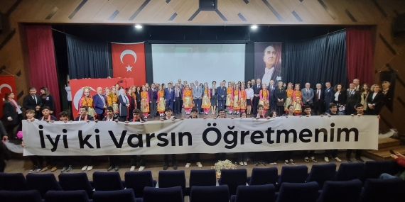 Öğretmenler Günü Programı Duygulandırdı