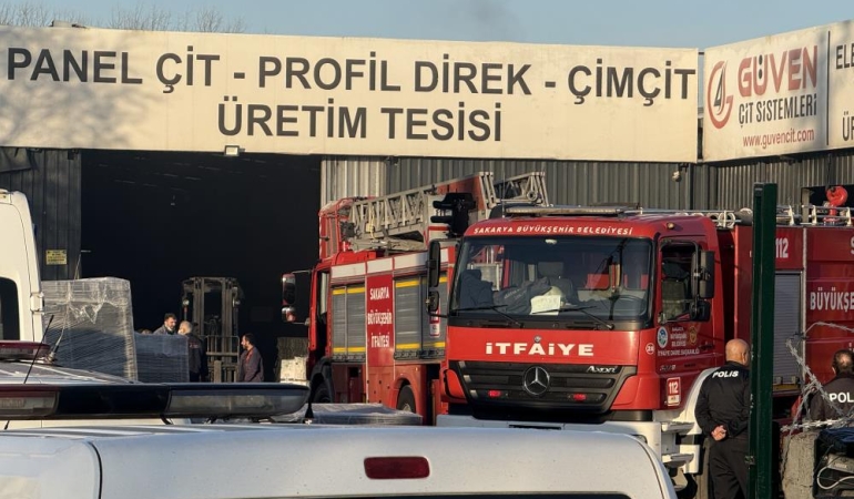 Sakarya’da çit sistemleri üretim tesisinde yangın