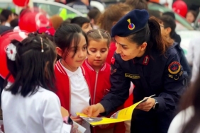 İLKOKUL ÖĞRENCİLERİ JANDARMA MESLEĞİ HAKKINDA BİLGİ SAHİBİ OLDU