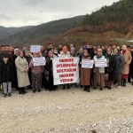 DOLU OLMAYAN BARAJIN SUYUNU PAYLAŞMAK İSTEMEYEN MAHALLELİ DSİ'Yİ PROTESTO ETTİ İKİ MAHALLE ARASINDAKİ SU KRİZİ: YAŞLISINDAN GENCİNE HERKES TEPKİ GÖSTERDİ MAHALLE SAKİNİ UMUT KÖSE: "BU BARAJ KURAKLIK SEBEBİYLE ESKİ SEVİYELERİNDE DEĞİL" "BİZİM SULAMA İÇİN KULLANDIĞIMIZ ANA BORUDAN BAŞKA MAHALLEYE SU VERİLMESİNE KARŞIYIZ"