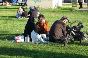 KIŞ AYINDA YAZDAN KALMA GÜN: GÜNEŞİ GÖREN PARK, CADDE VE SOKAKLARA AKIN ETTİ